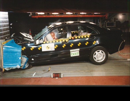 Краш тест Mercedes Benz C Class (2001)
